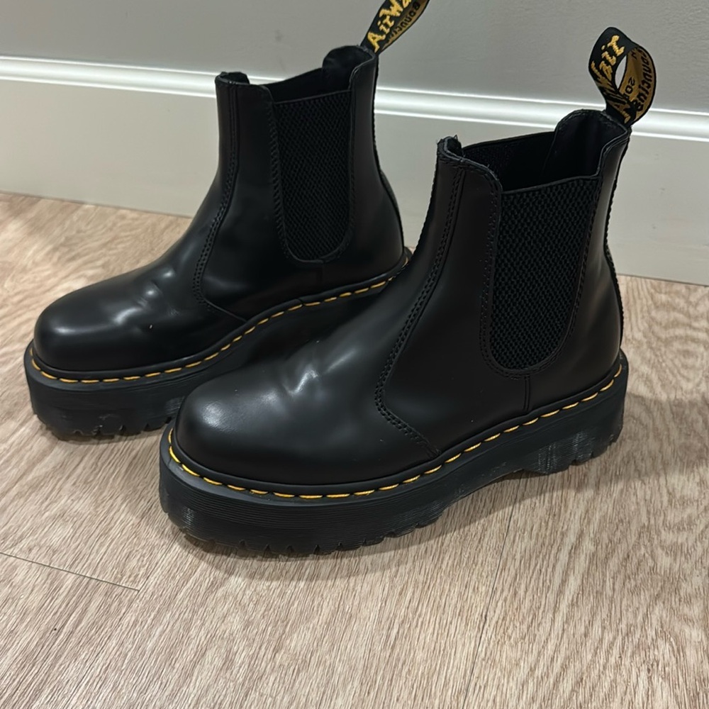 Dr. Martens women 2976 Black Nappa Leather Chelsea Boot